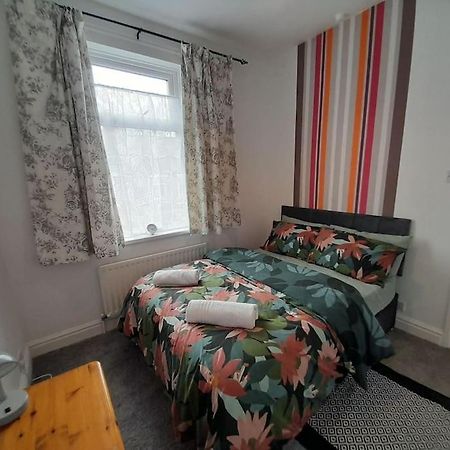 Fabulous Holiday Home - Sleeps 6 Бишъп Оукланд Екстериор снимка