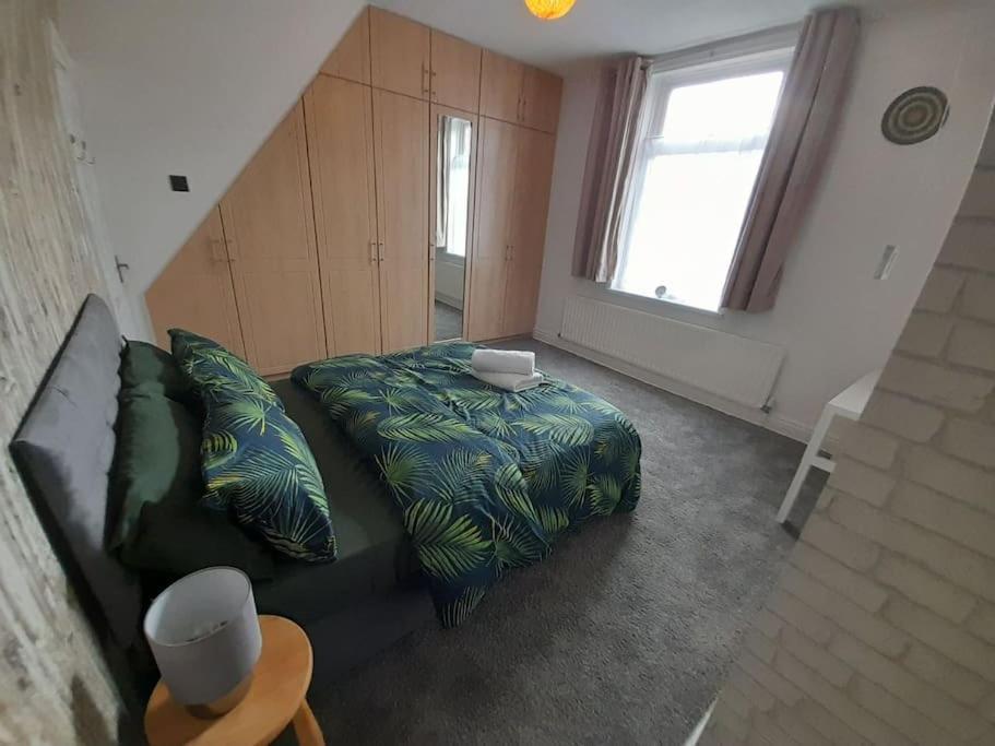 Fabulous Holiday Home - Sleeps 6 Бишъп Оукланд Екстериор снимка