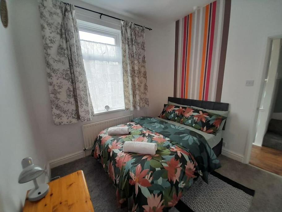 Fabulous Holiday Home - Sleeps 6 Бишъп Оукланд Екстериор снимка
